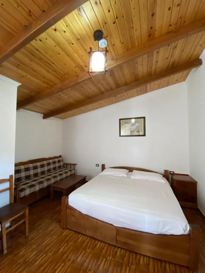 Kompleksi Jakaj Velipojë 3*,